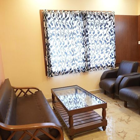 Sri Krishnan Residency Hotel Pollāchi Buitenkant foto