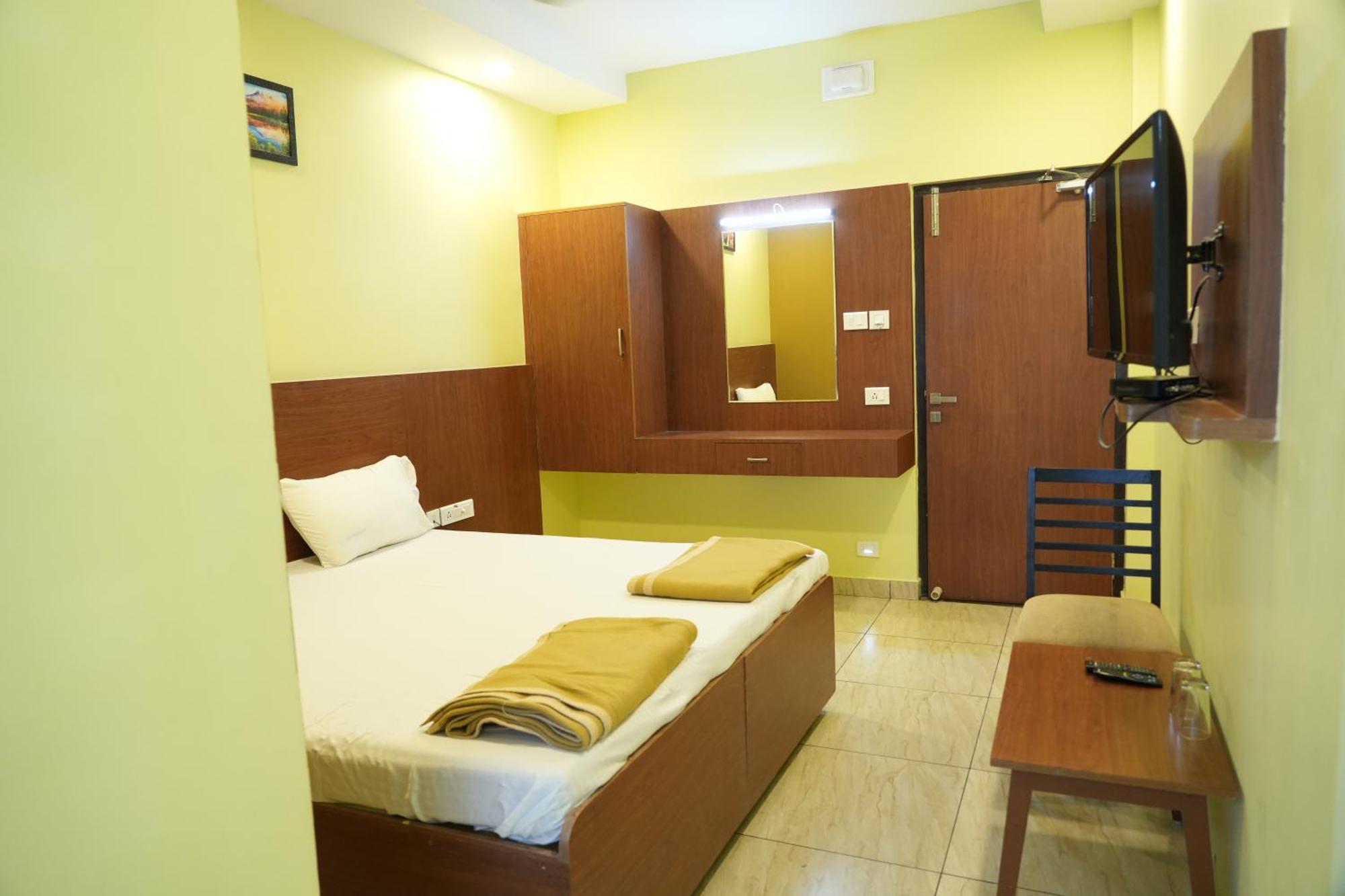 Sri Krishnan Residency Hotel Pollāchi Buitenkant foto
