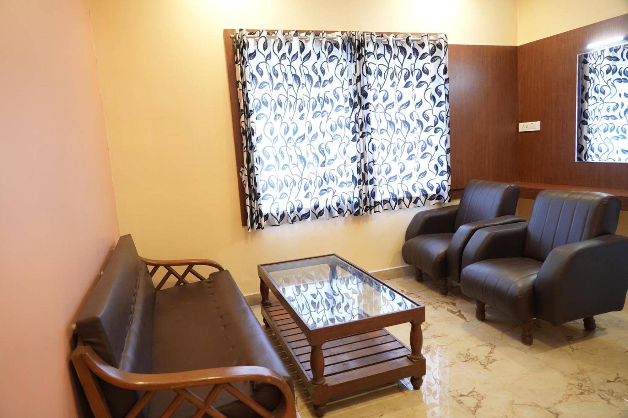Sri Krishnan Residency Hotel Pollāchi Buitenkant foto