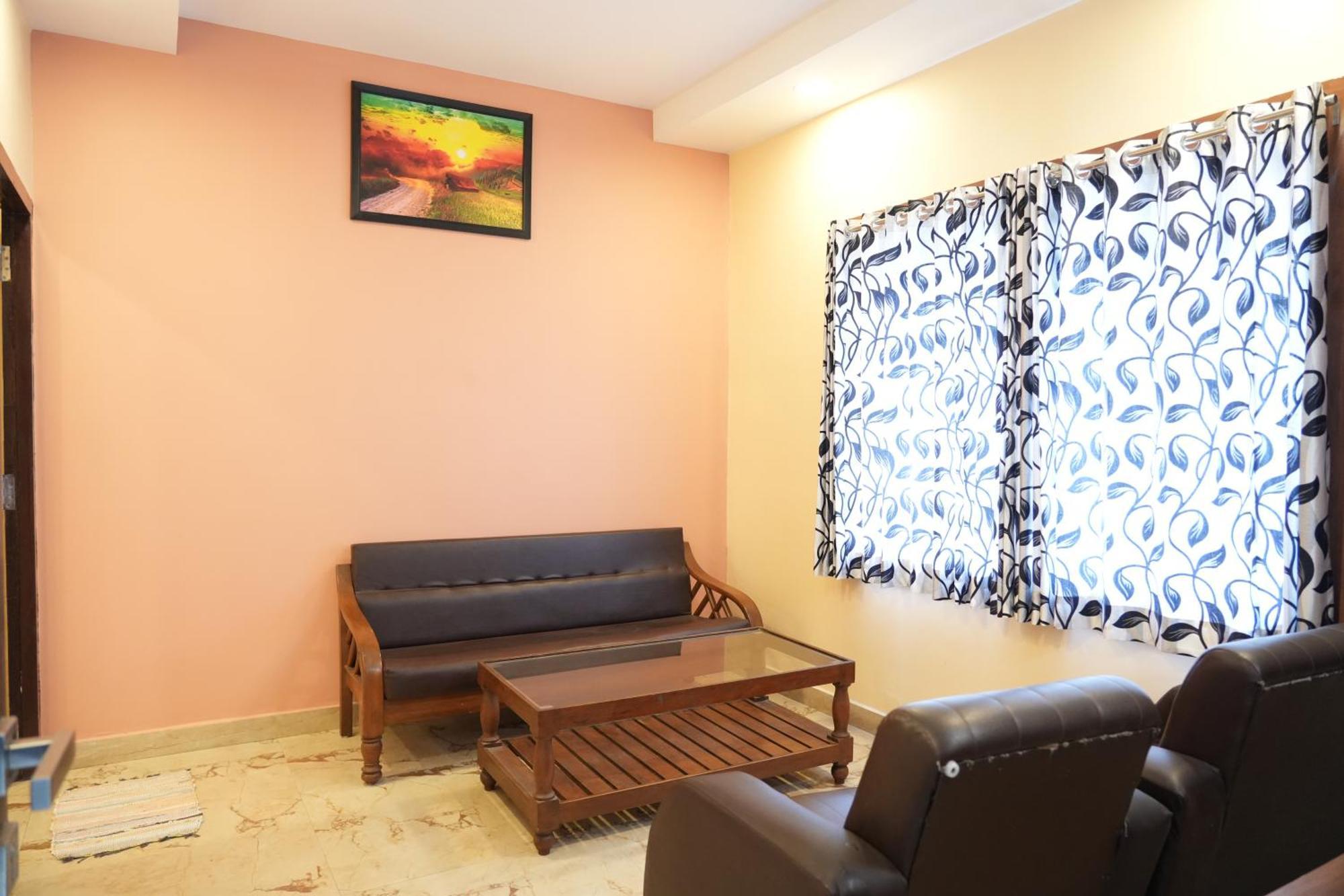 Sri Krishnan Residency Hotel Pollāchi Buitenkant foto
