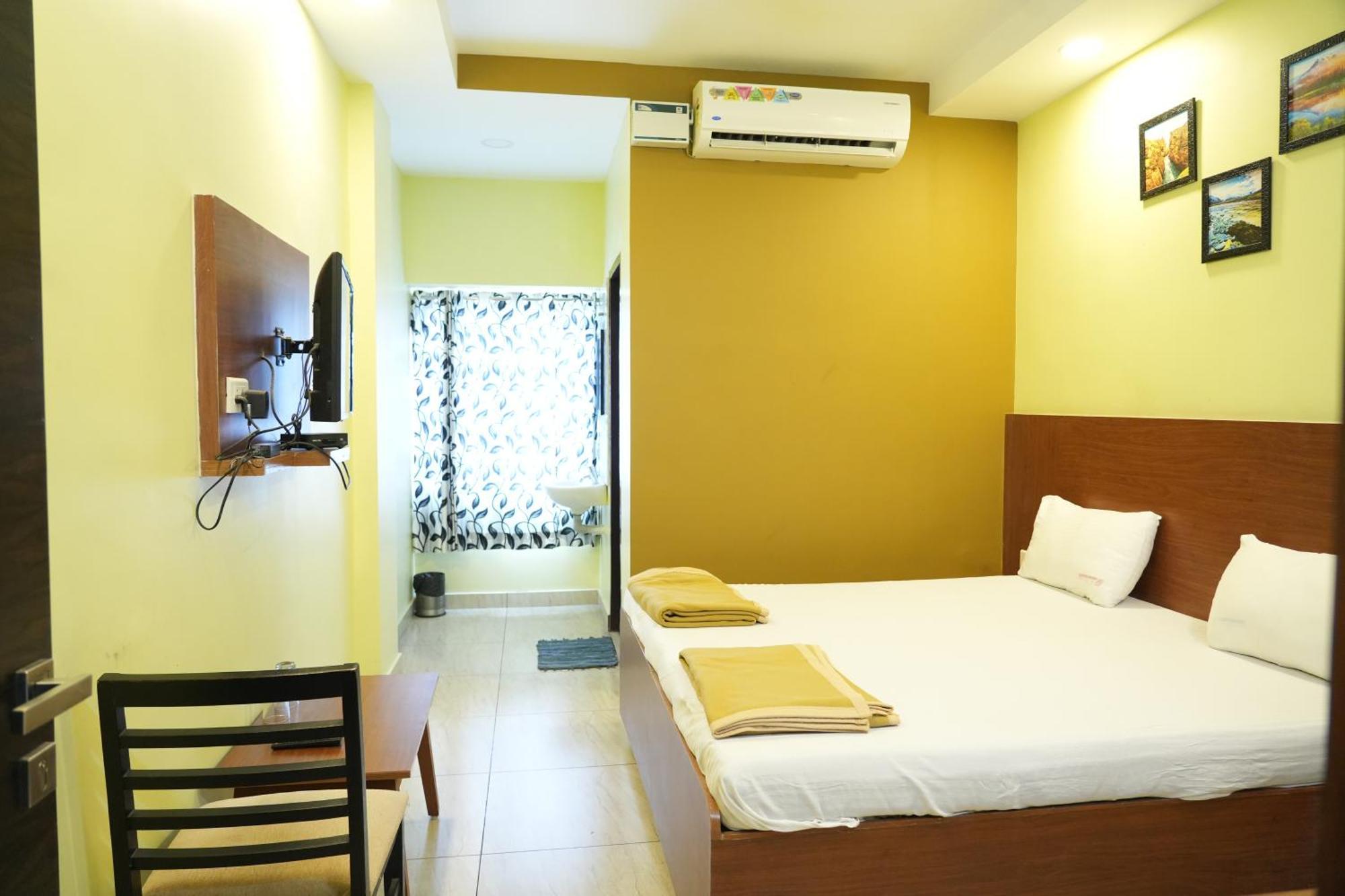 Sri Krishnan Residency Hotel Pollāchi Buitenkant foto