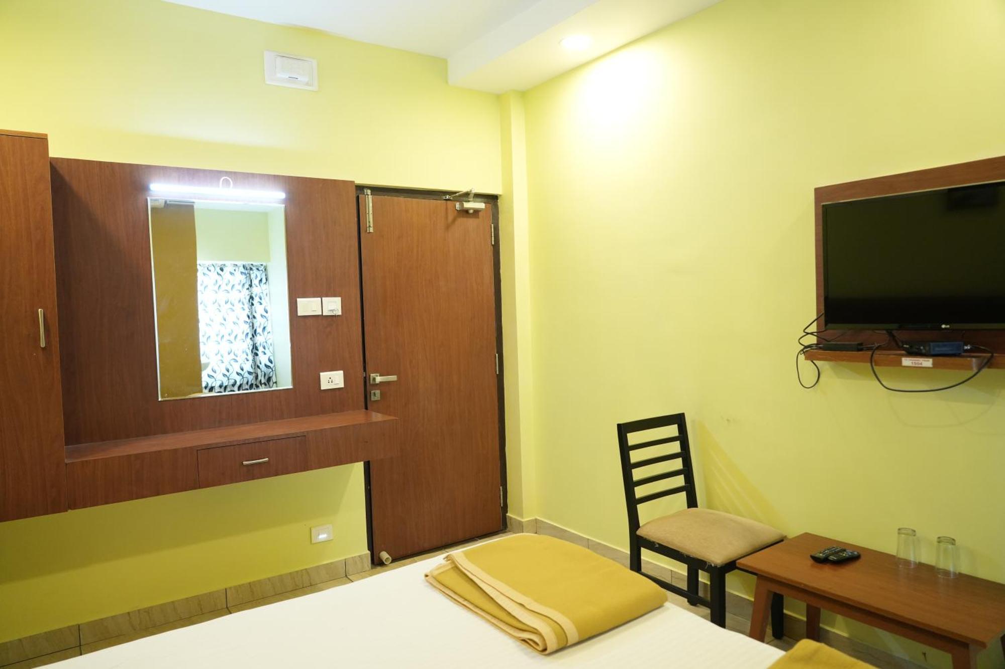 Sri Krishnan Residency Hotel Pollāchi Buitenkant foto