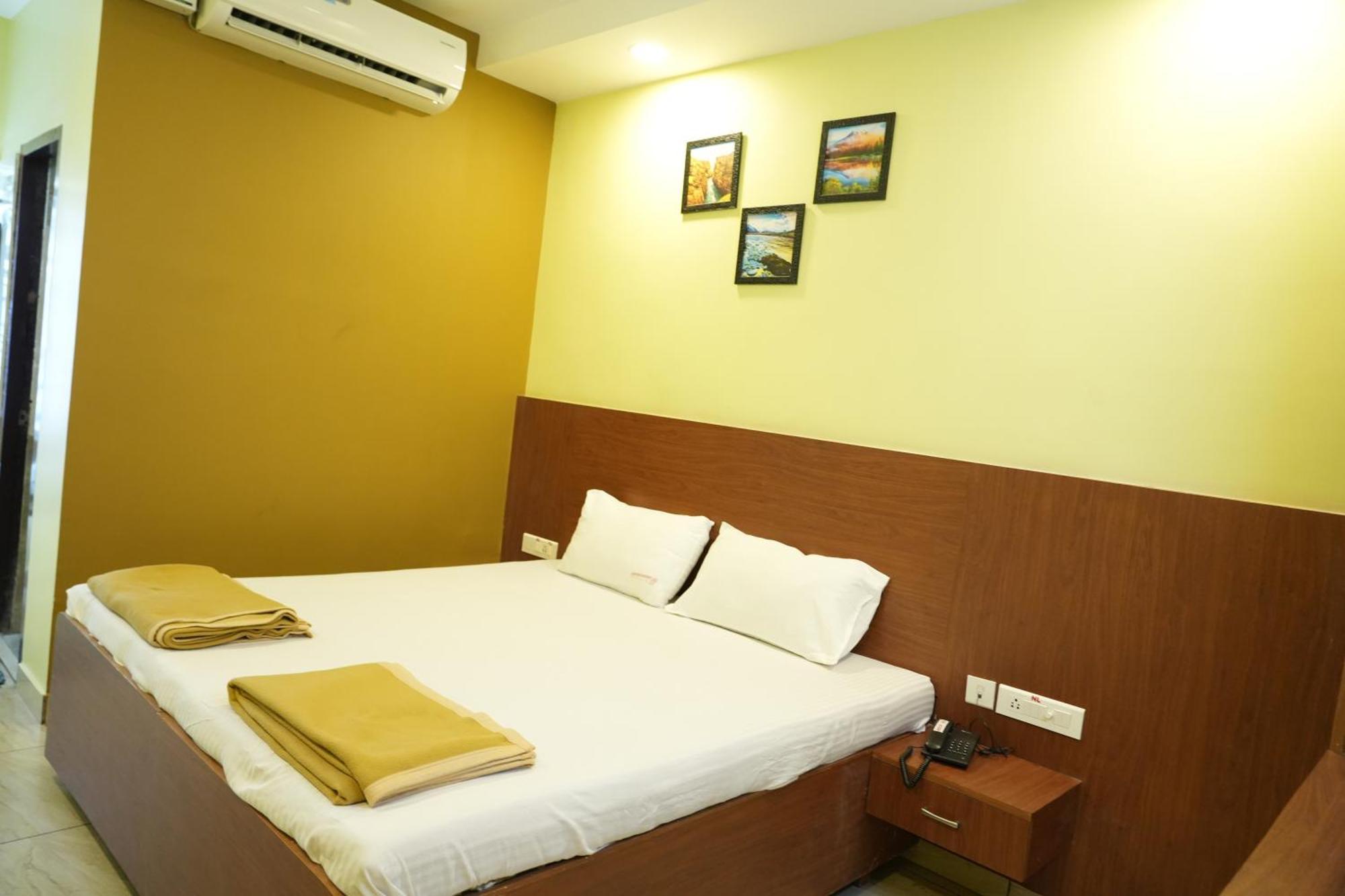 Sri Krishnan Residency Hotel Pollāchi Buitenkant foto