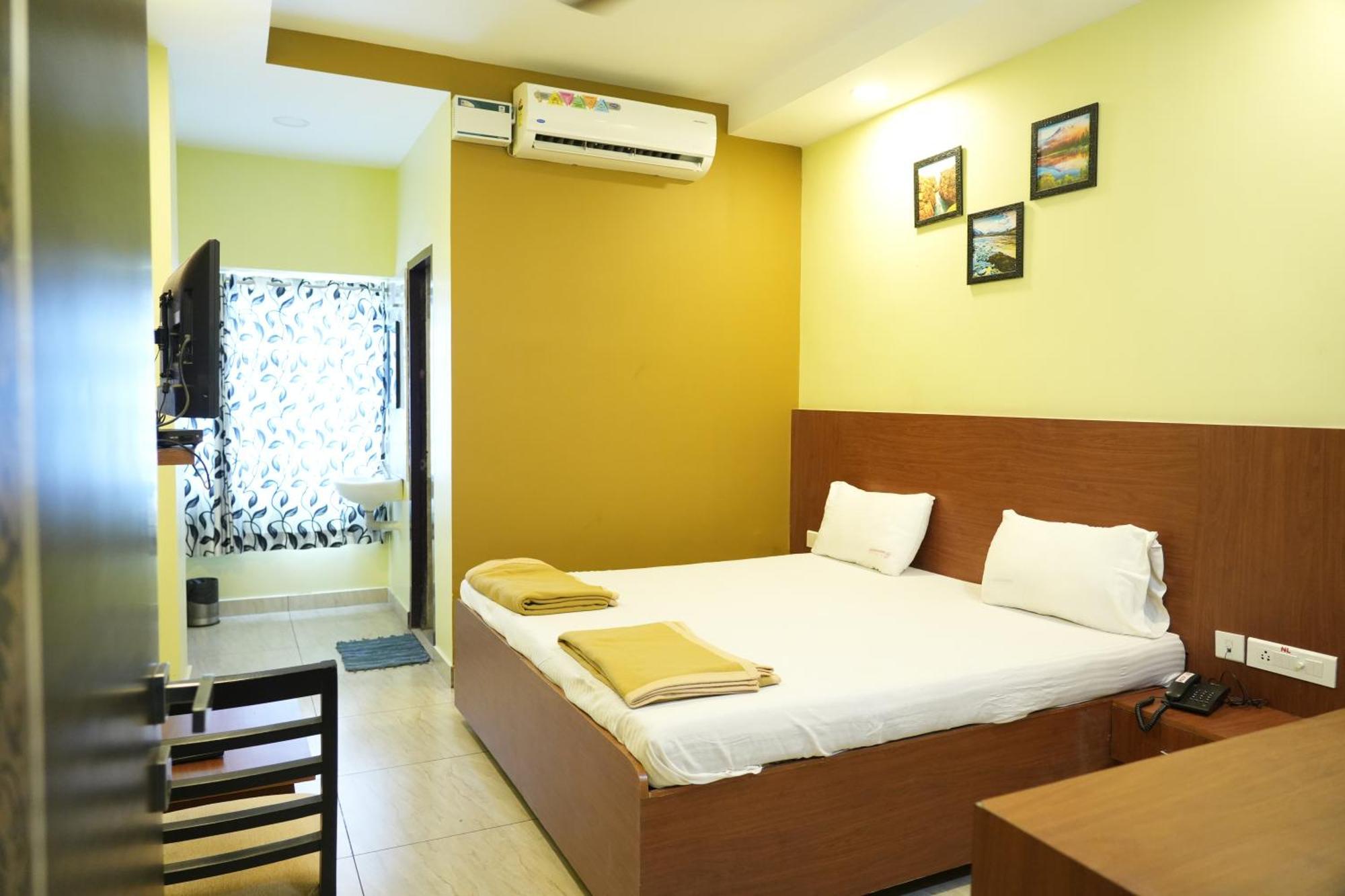 Sri Krishnan Residency Hotel Pollāchi Buitenkant foto