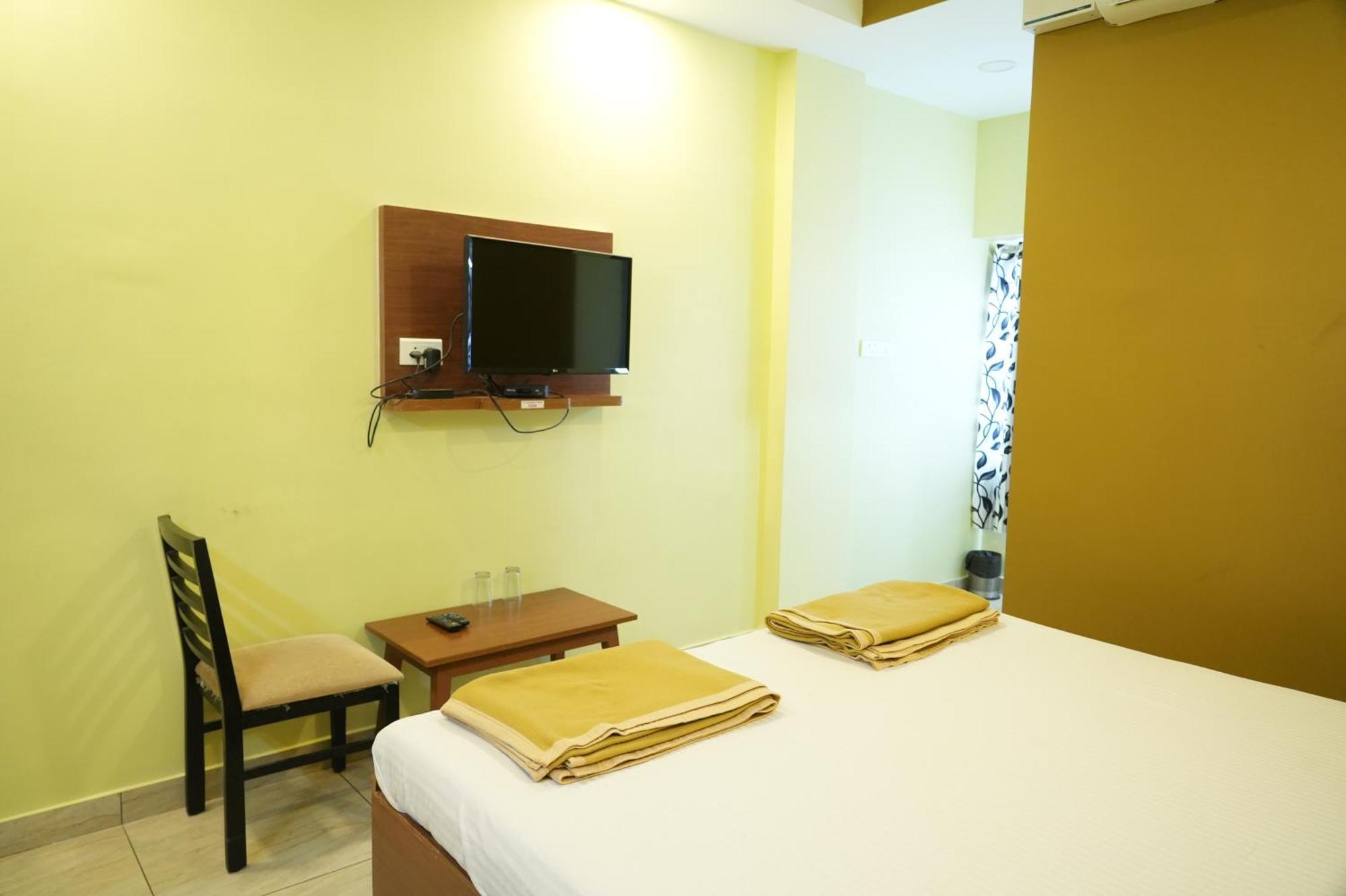 Sri Krishnan Residency Hotel Pollāchi Buitenkant foto