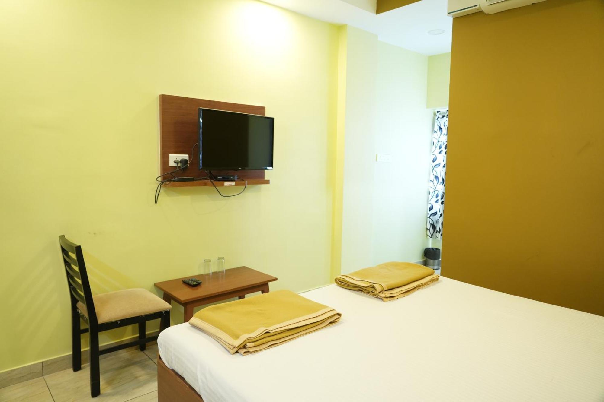 Sri Krishnan Residency Hotel Pollāchi Buitenkant foto