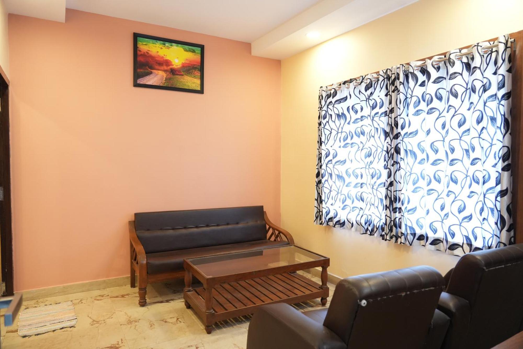 Sri Krishnan Residency Hotel Pollāchi Buitenkant foto