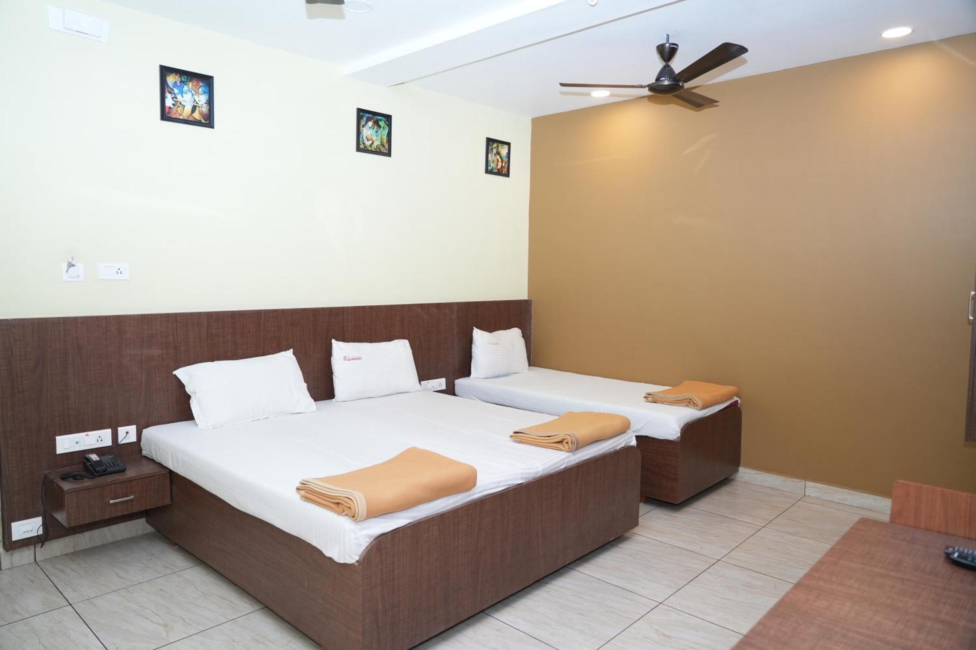 Sri Krishnan Residency Hotel Pollāchi Buitenkant foto