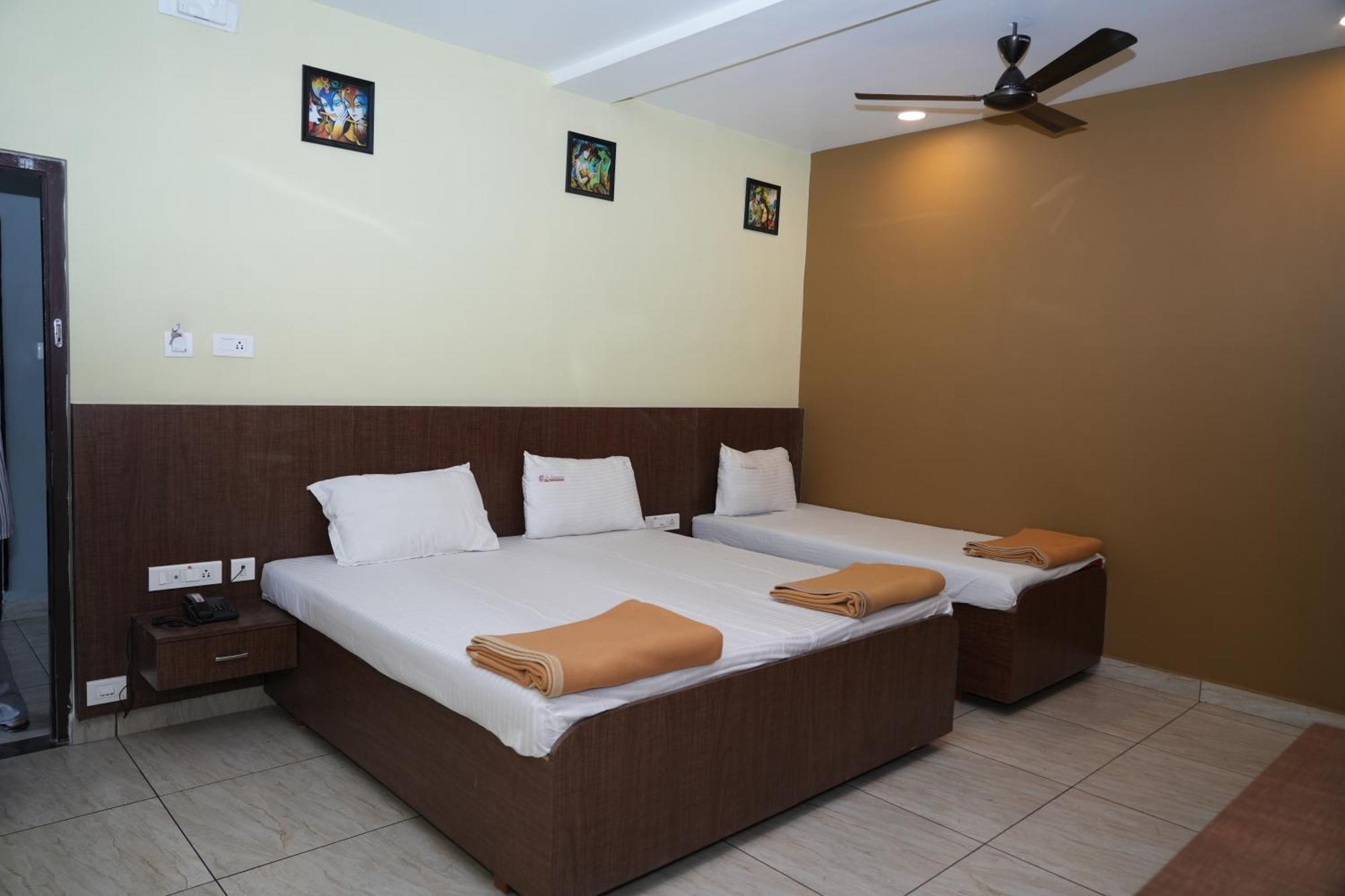 Sri Krishnan Residency Hotel Pollāchi Buitenkant foto
