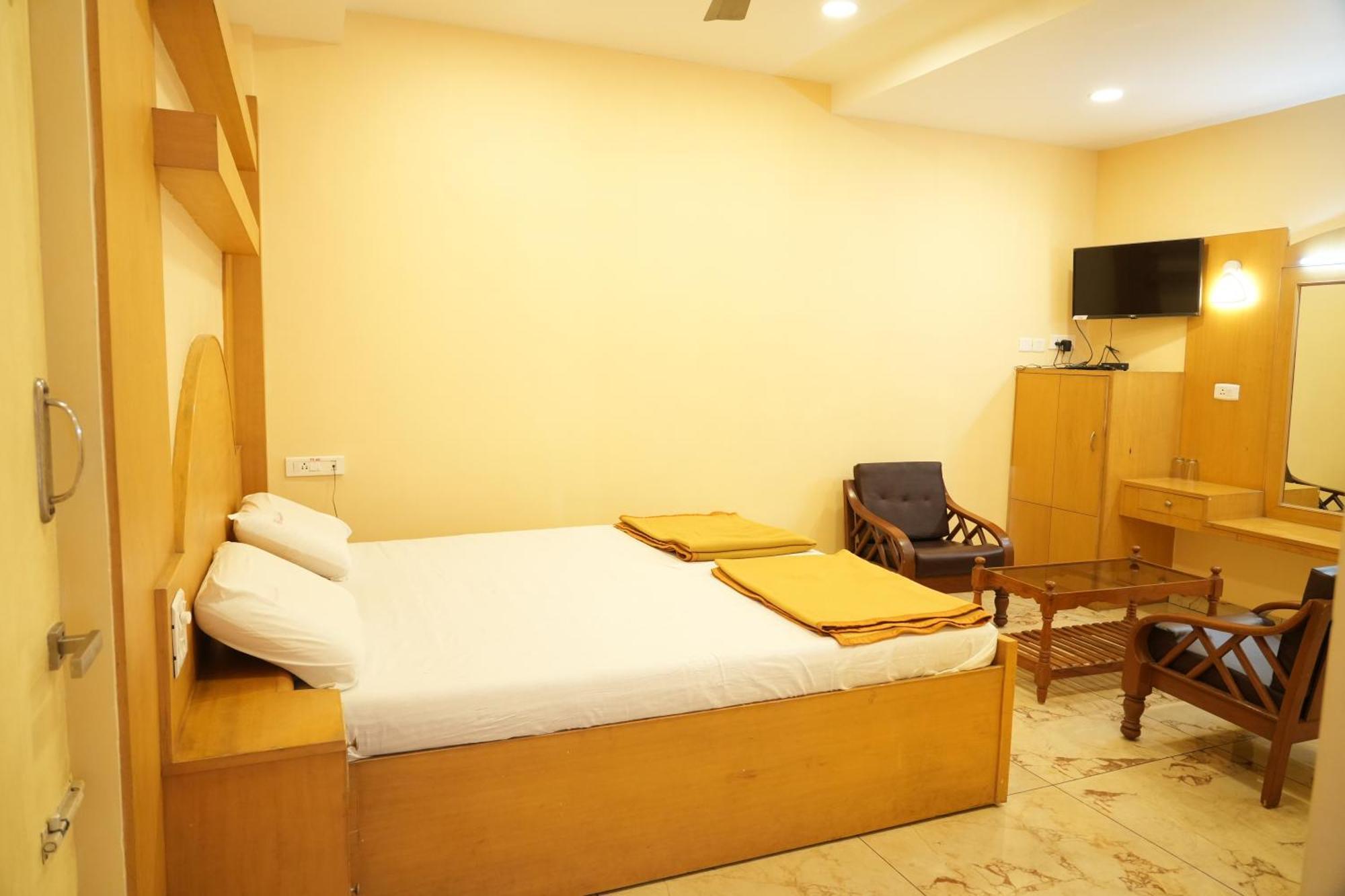 Sri Krishnan Residency Hotel Pollāchi Buitenkant foto