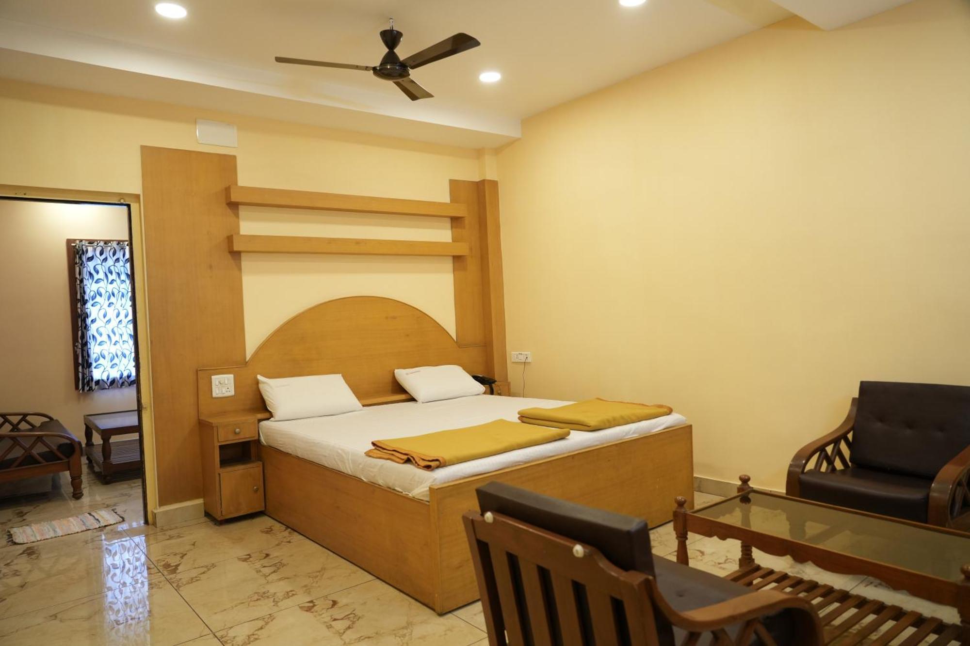 Sri Krishnan Residency Hotel Pollāchi Buitenkant foto