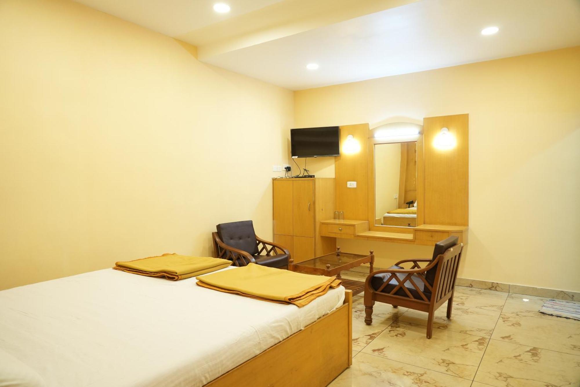 Sri Krishnan Residency Hotel Pollāchi Buitenkant foto