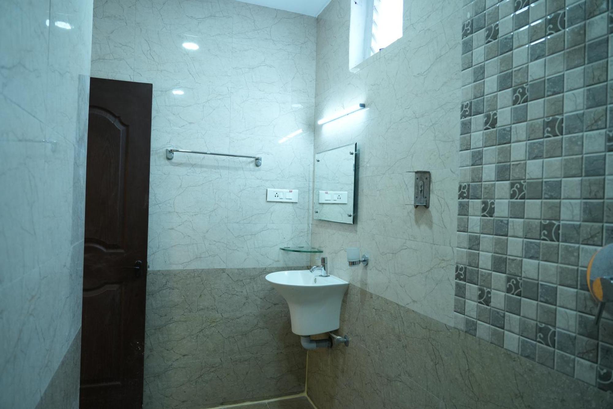 Sri Krishnan Residency Hotel Pollāchi Buitenkant foto