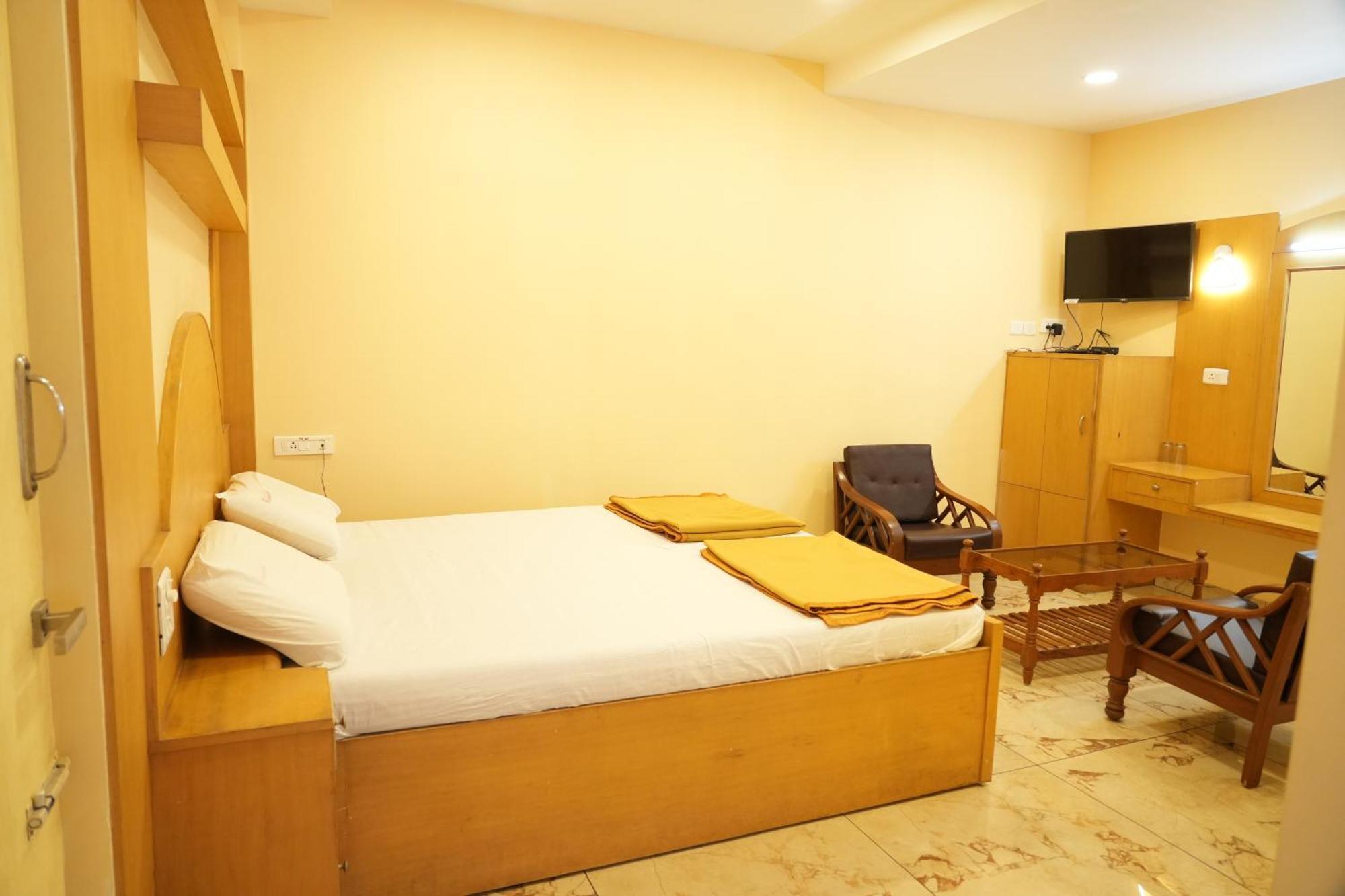 Sri Krishnan Residency Hotel Pollāchi Buitenkant foto